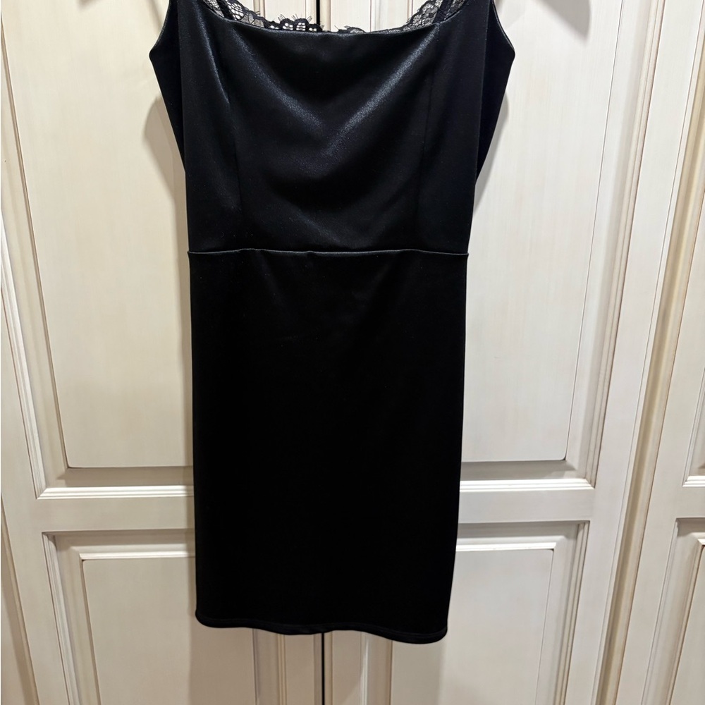 Elegant Black Soirée NYC Lace Trim Dress